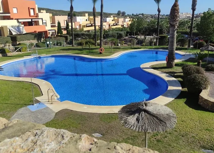 Luminoso Y Tranquilo Apartamento Con Jardin En Campo De Golf Valle Del Este